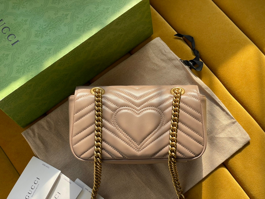 GG マーモント マトラッセ スモール 22 バッグ ベージュ カーフスキン