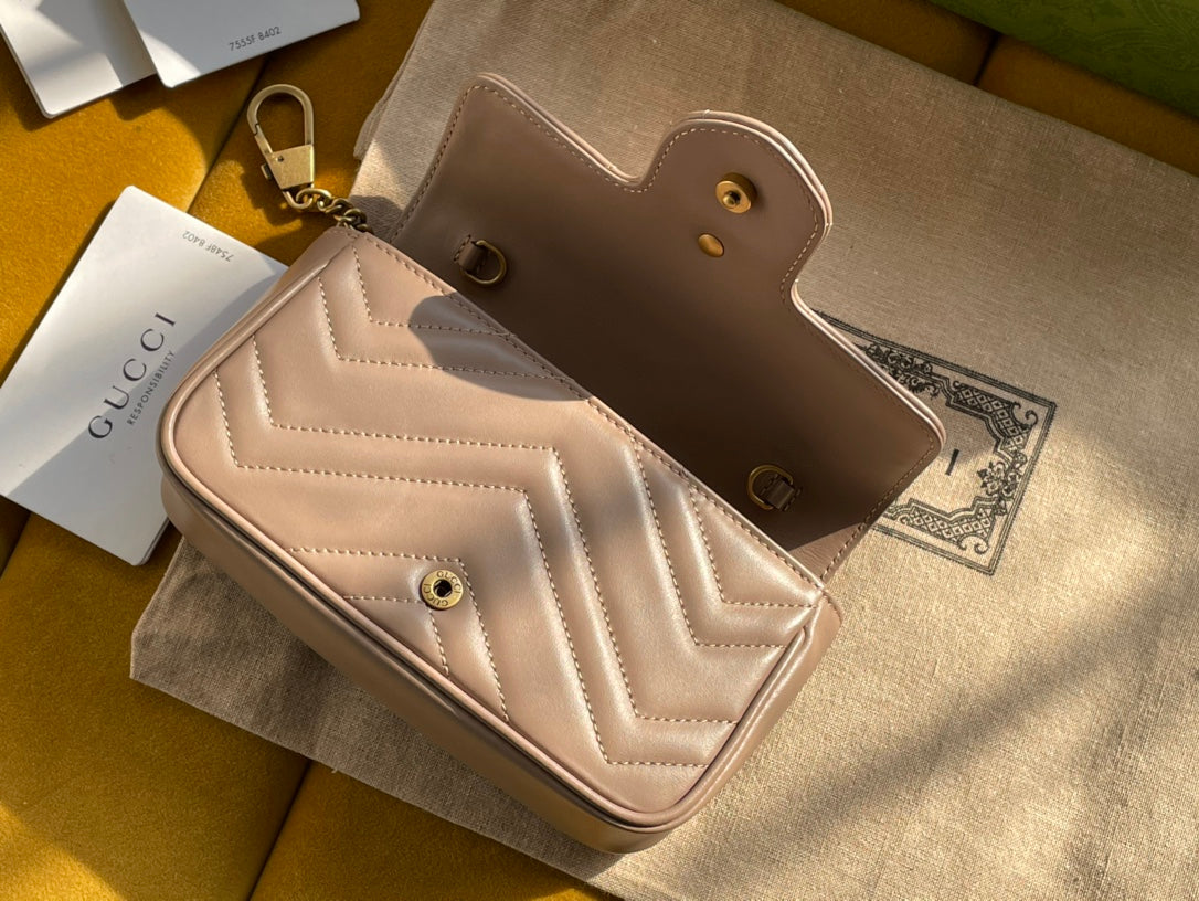 GGマーモント ミニ 16 バッグ（ベージュカーフスキン）