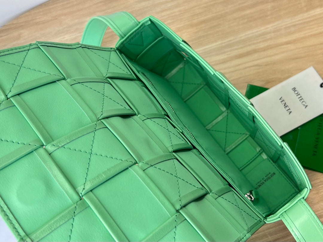 ライトグリーンカーフスキン製スモールカセット23