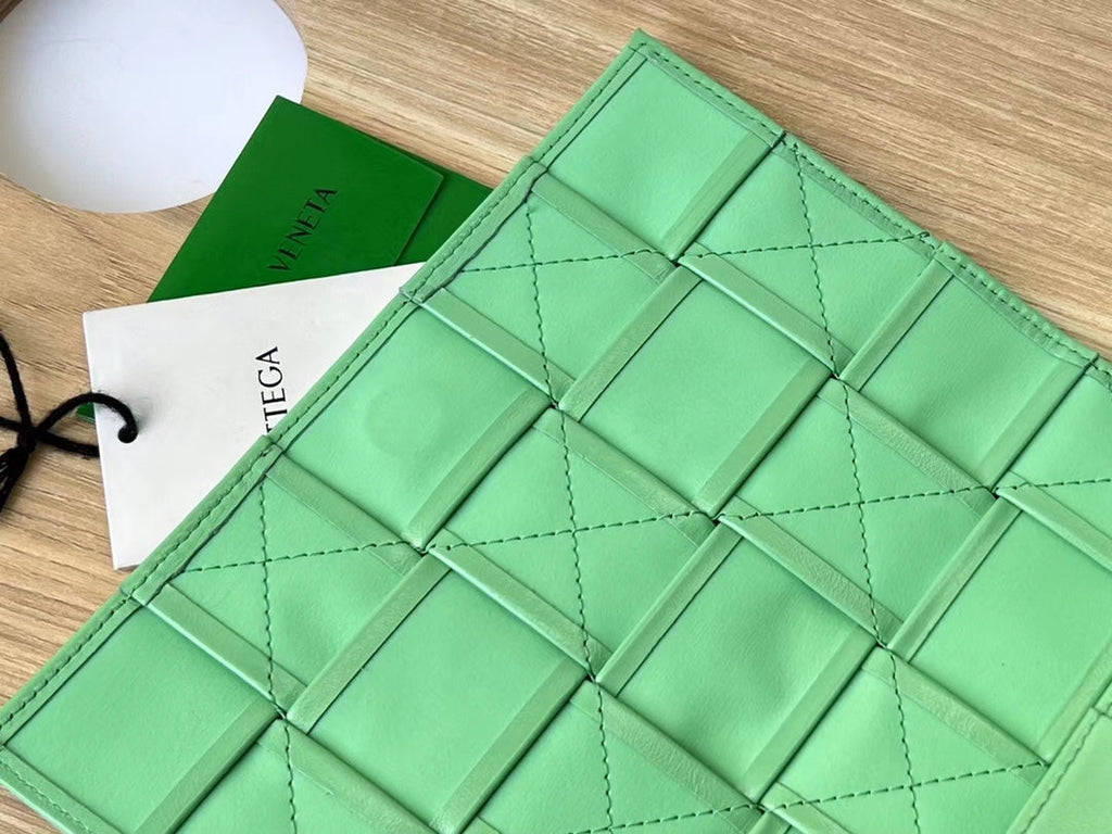 SMALL CASSETTE 23 IN LIGHT GREEN CALFSKIN