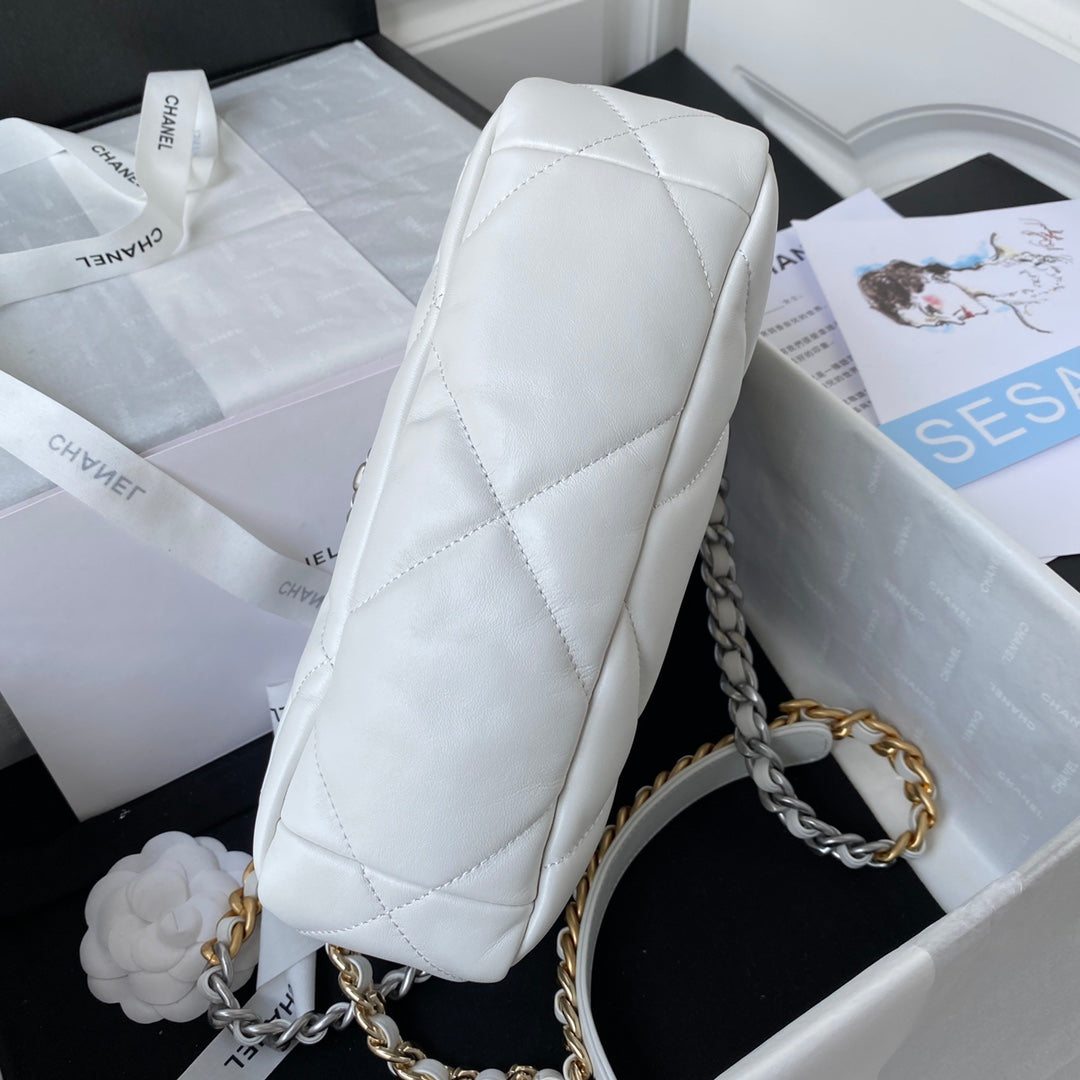 CC ミディアム 26 フラップバッグ（ホワイトラムスキン）