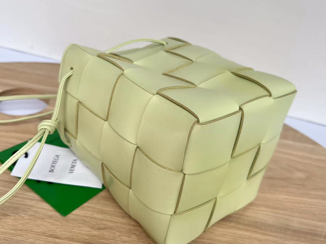 スモールカセットバケット 18インチ パステルイエローカーフスキン