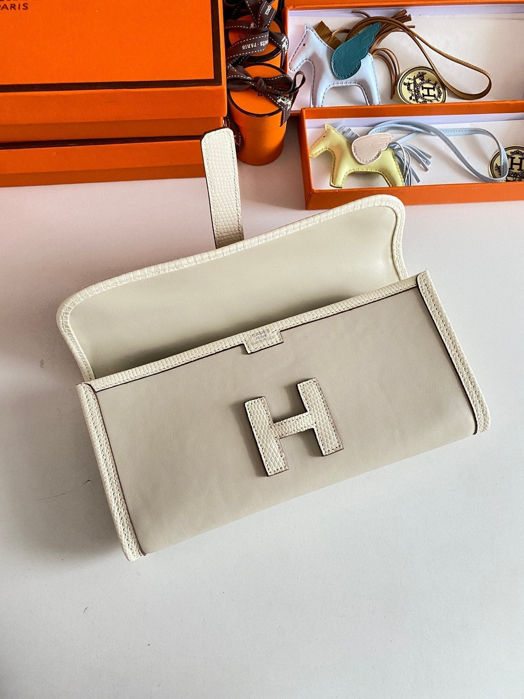 JIGE ELAN 29 CLUTCH IN BISQUE BEIGE CALFSKIN WITH LIZARD SKIN (MADE-TO-ODER)