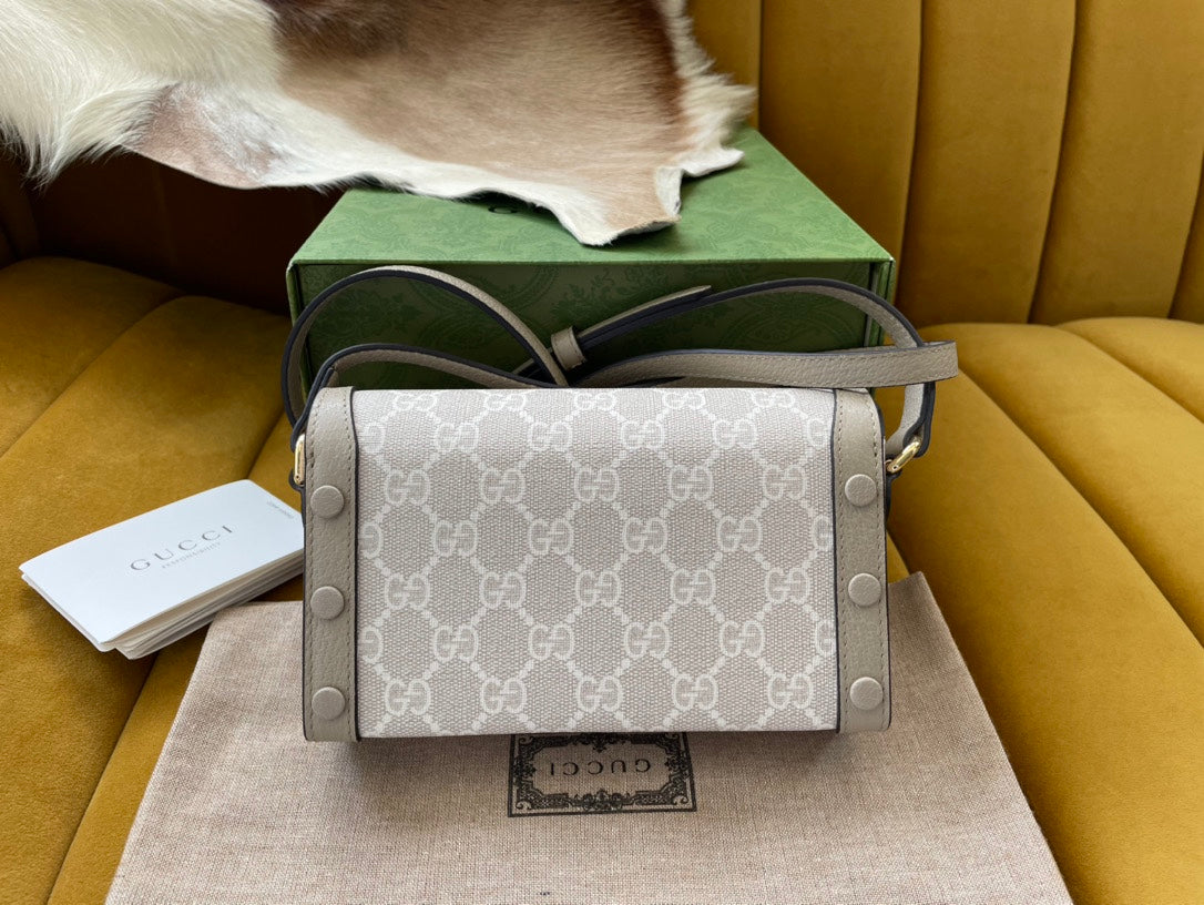 GGホースビット 1955 ミニ 18 バッグ ホワイトキャンバス＆ベージュカーフスキン