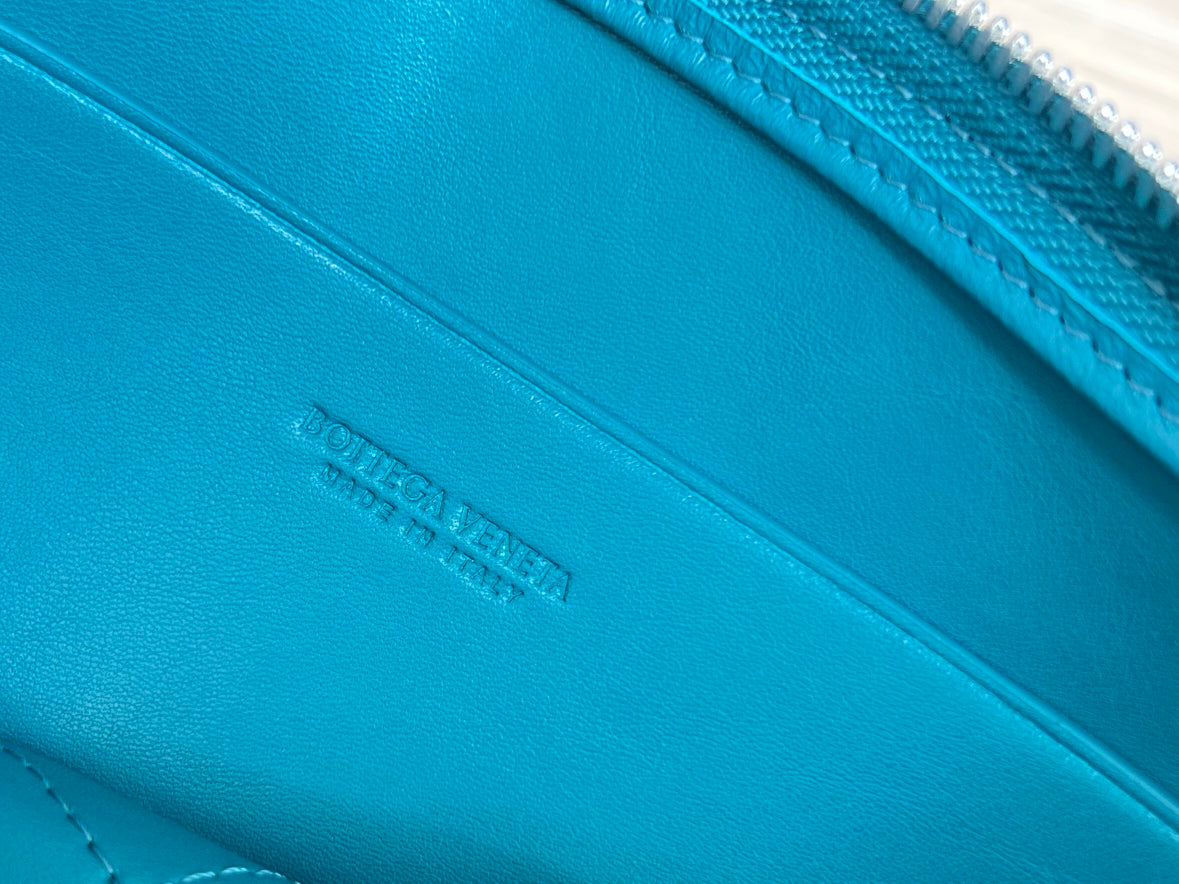 LARGE CASSETTE POUCH 35 IN LAGOON BLUE CALFSKIN