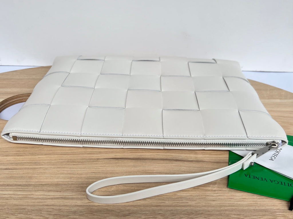 LARGE CASSETTE POUCH 35 IN WHITE CALFSKIN