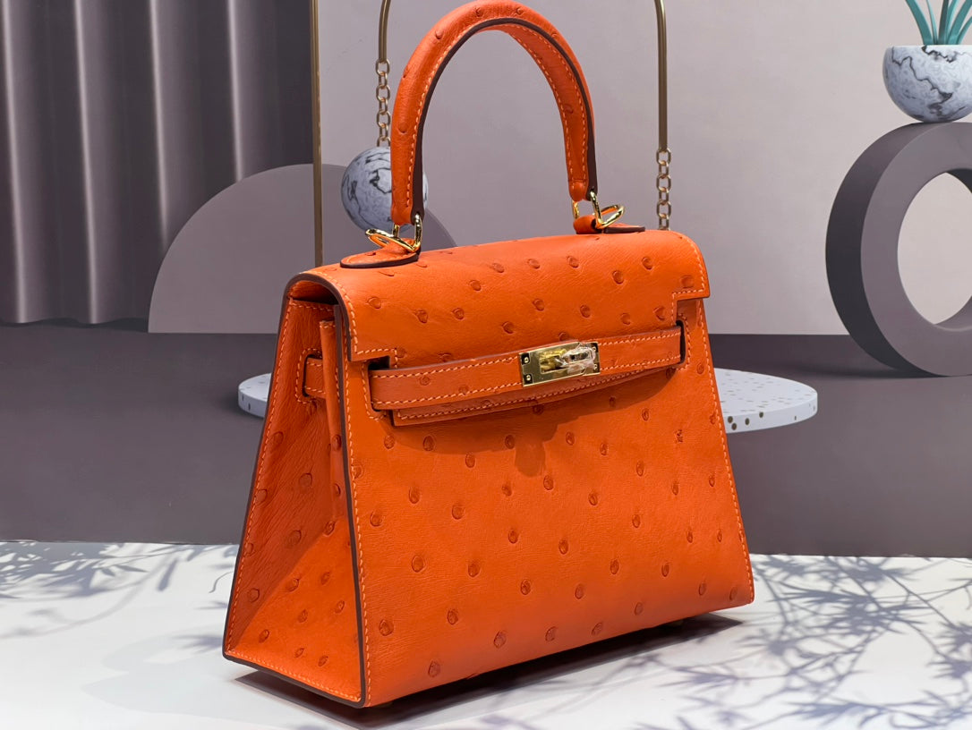 KELLY BAG 20 IN FIRE ORANGE OSTRICH LEATHER WITH GOLD HARDWARE (MADE-TO-ODER)