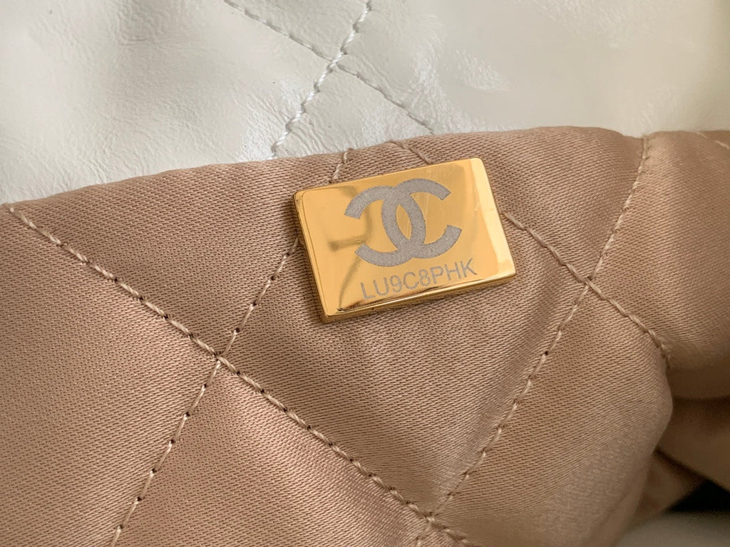 CCラージ42ハンドバッグ、ホワイトシャイニーカーフスキン、ゴールド金具