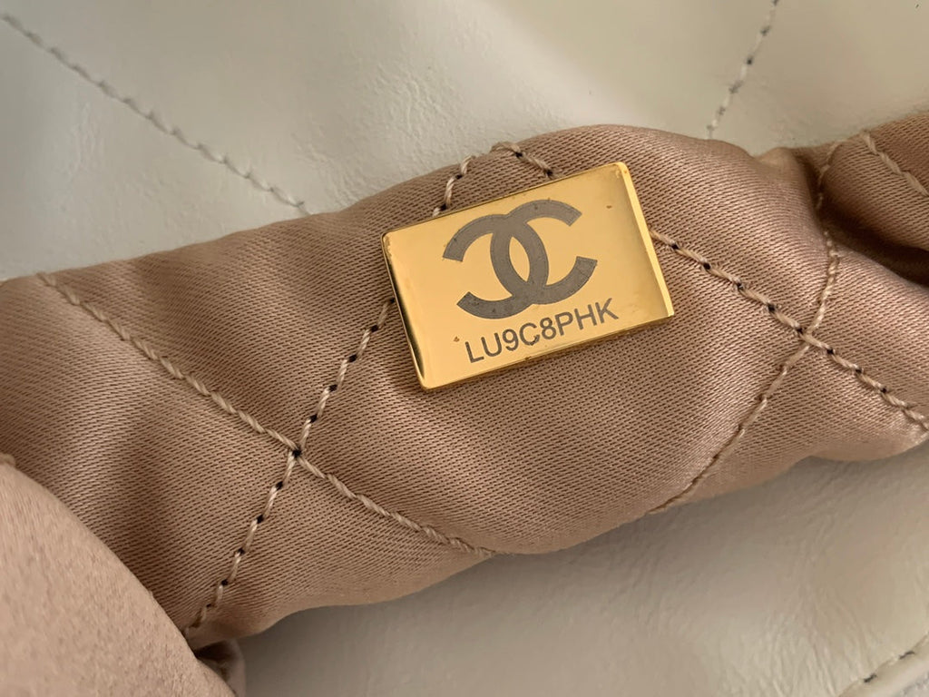 CC ミディアム 37 ハンドバッグ（ホワイトシャイニーカーフスキン、ゴールド金具）