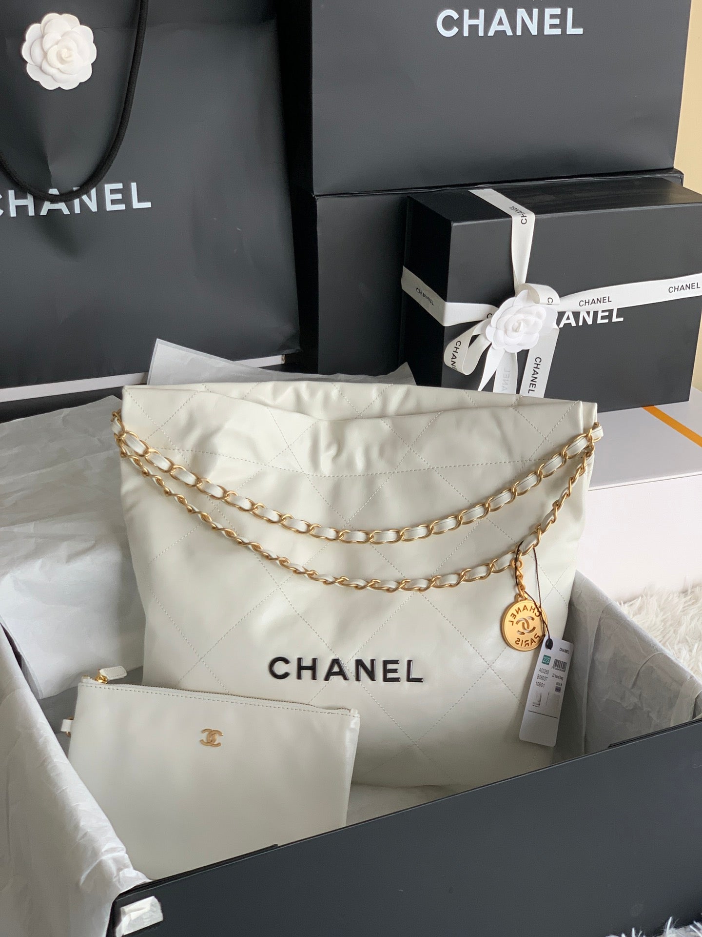 CC ミディアム 37 ハンドバッグ（ホワイトシャイニーカーフスキン、ゴールド金具）