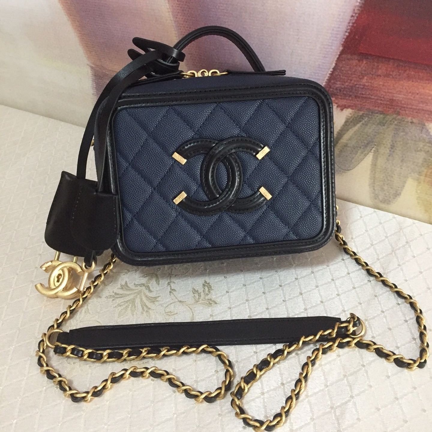 CC MINI 17 バニティケース（エーゲブルーミックス、ブラックカーフスキン、ゴールド金具）