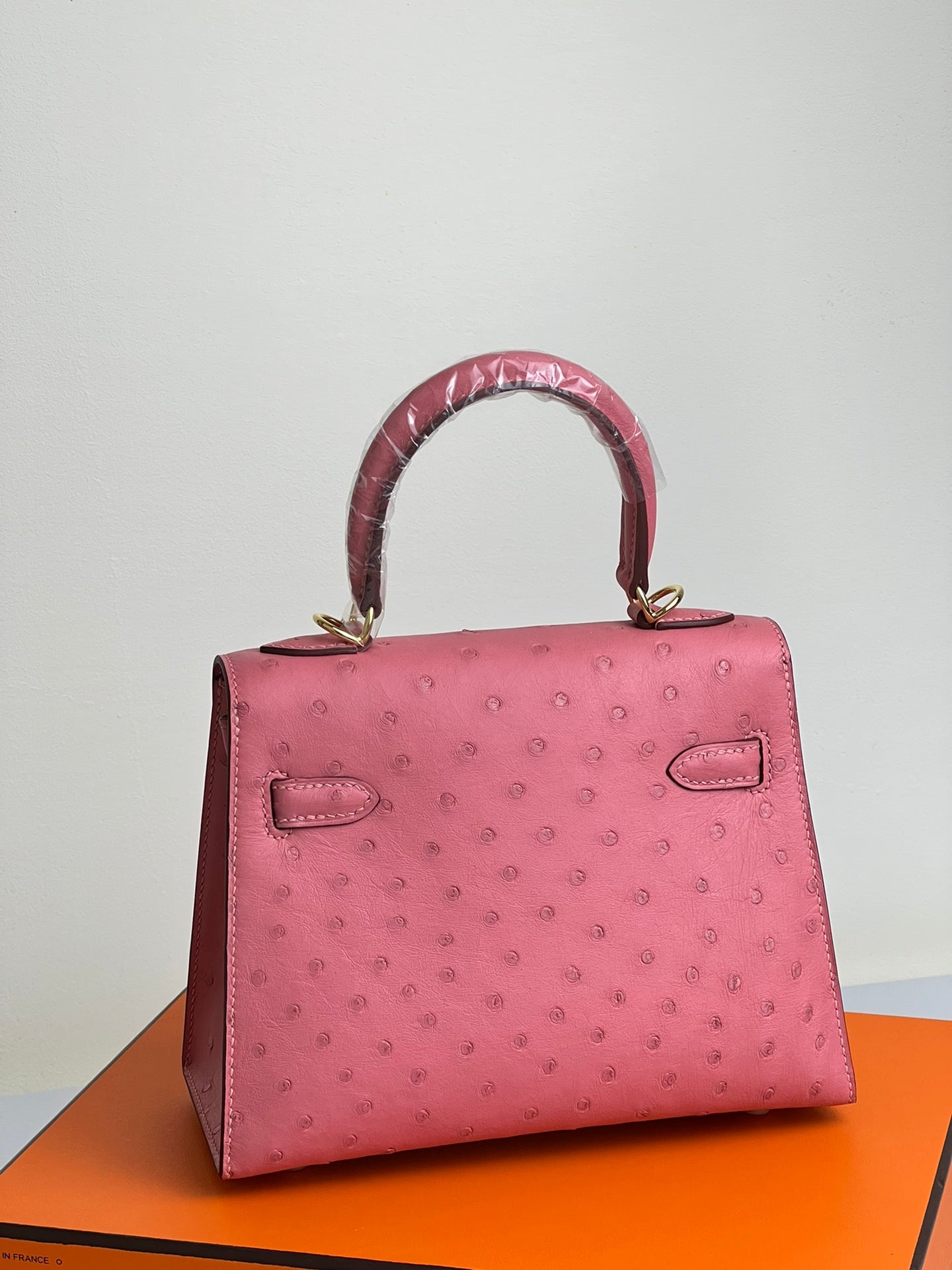 KELLY BAG 20 IN ROUGE PINK OSTRICH LEATHER WITH GOLD HARDWARE (MADE-TO-ODER)