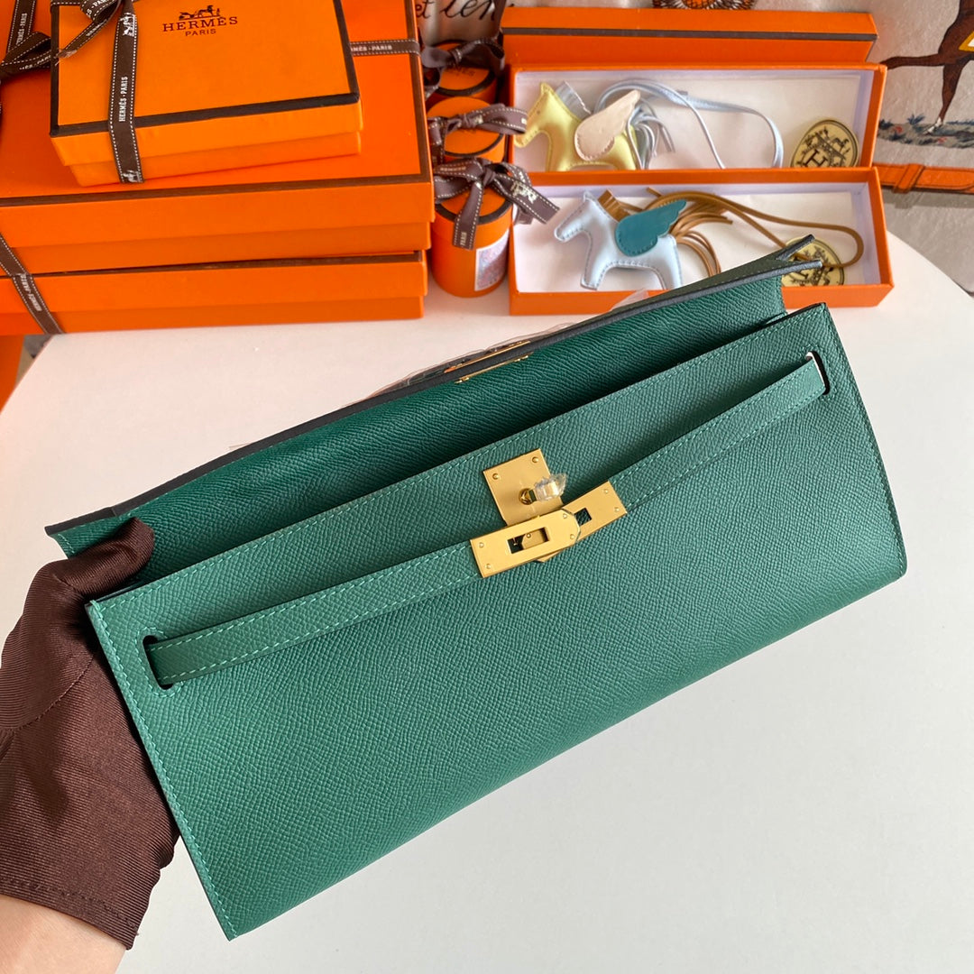 KELLY CUT 31 IN GREEN FOREST CALFSKIN WITH GOLD HARDWARE