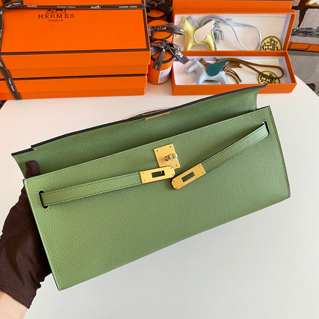 KELLY CUT 31 IN APPLE GREEN CALFSKIN WITH GOLD HARDWARE