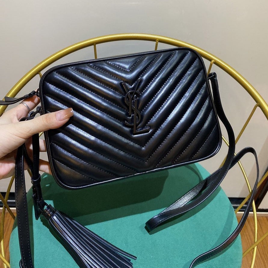 LOU 23 カメラバッグ（ブラック キルティングレザー）