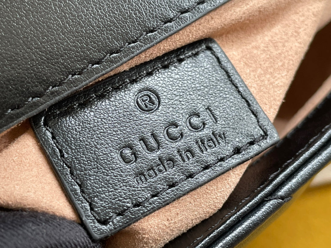 マーモント ミニハンドバッグ 16インチ ブラックカーフスキン