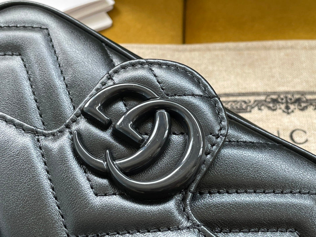 マーモント ミニハンドバッグ 16インチ ブラックカーフスキン