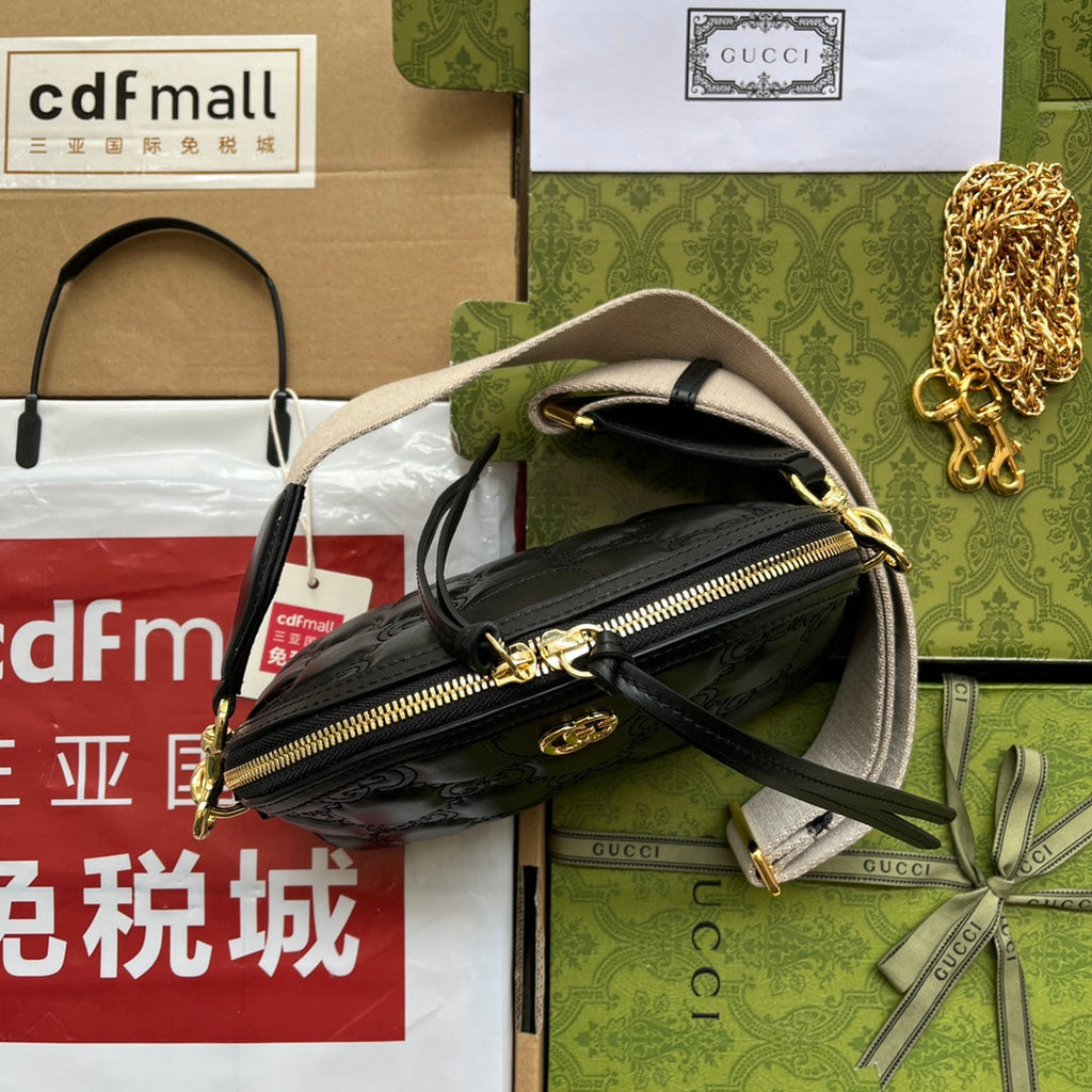 マトラッセレザーショルダーバッグ 23インチ ブラック エンボスカーフスキン ゴールド金具