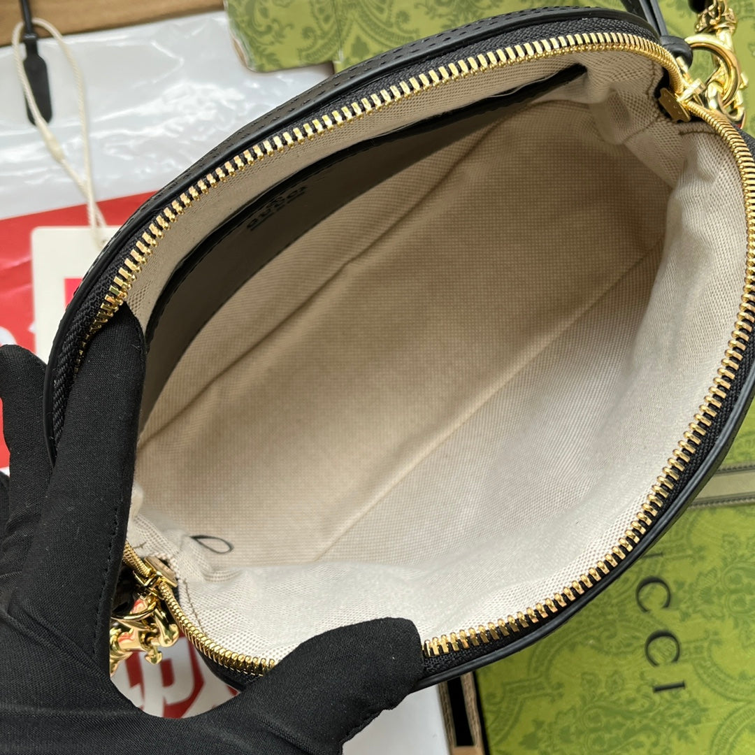 マトラッセレザーショルダーバッグ 23インチ ブラック エンボスカーフスキン ゴールド金具