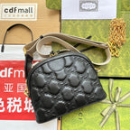 マトラッセレザーショルダーバッグ 23インチ ブラック エンボスカーフスキン ゴールド金具