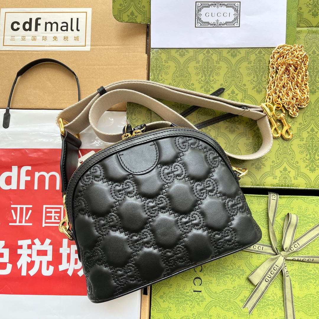 マトラッセレザーショルダーバッグ 23インチ ブラック エンボスカーフスキン ゴールド金具