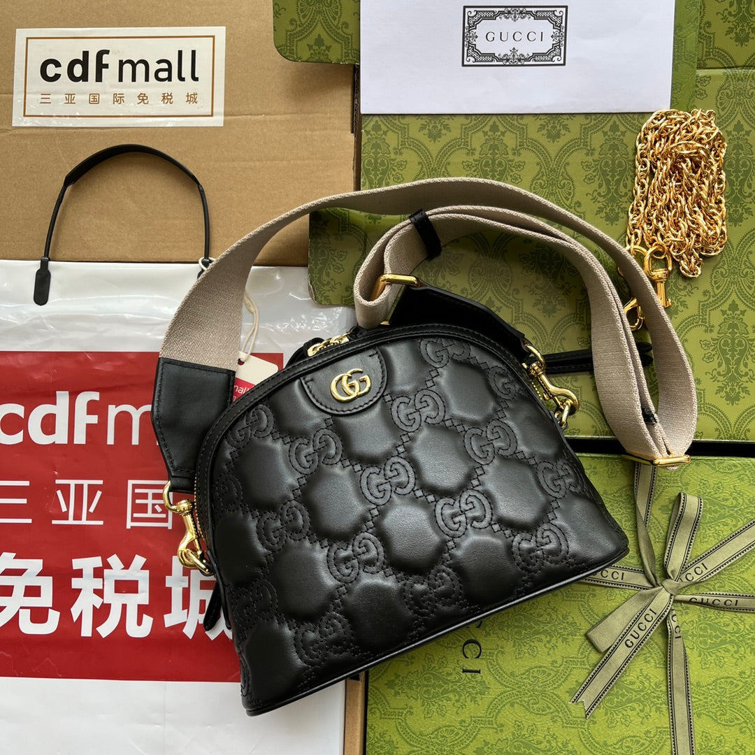 マトラッセレザーショルダーバッグ 23インチ ブラック エンボスカーフスキン ゴールド金具