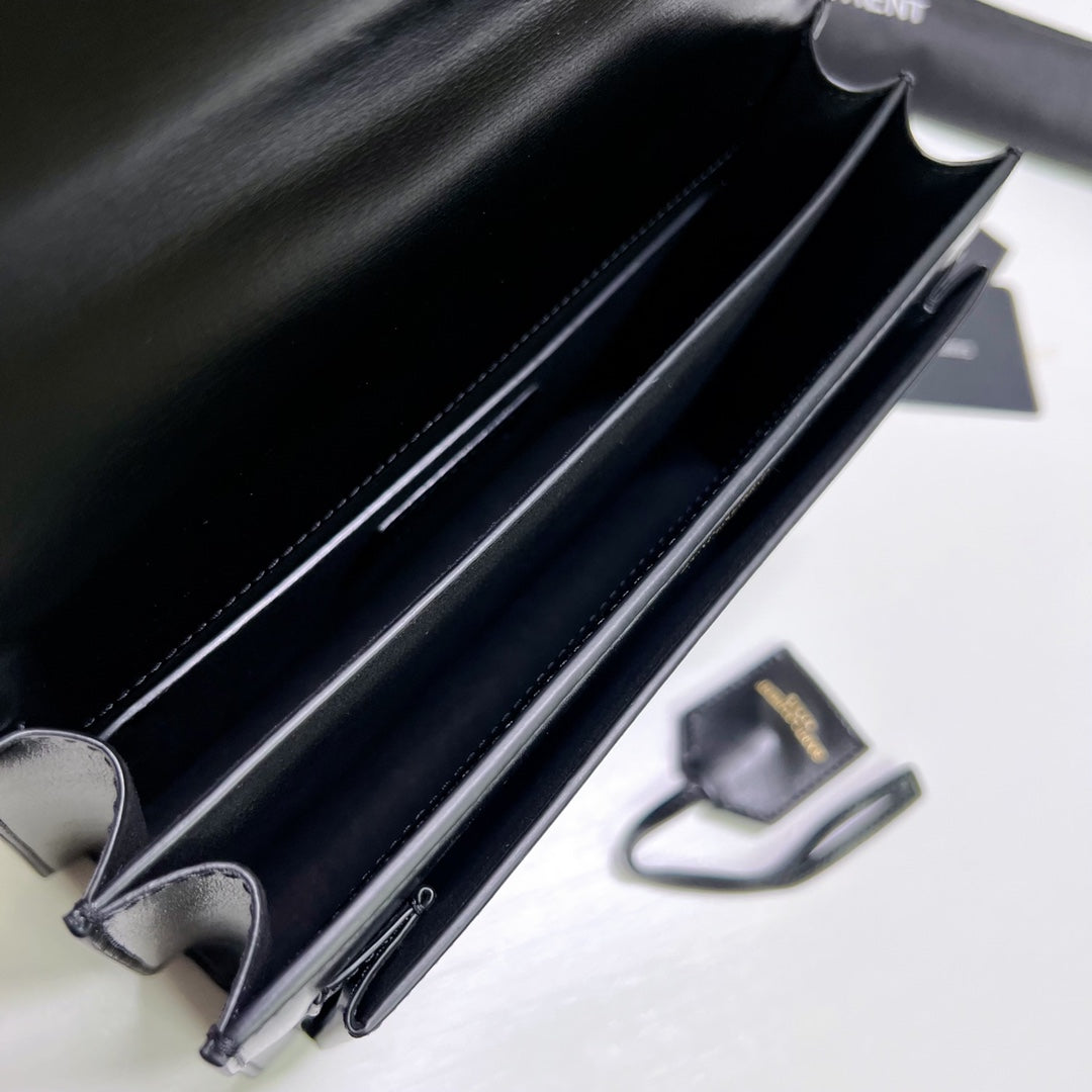 サンセット ミディアム 22インチ ブラック カーフスキン ゴールドハードウェア