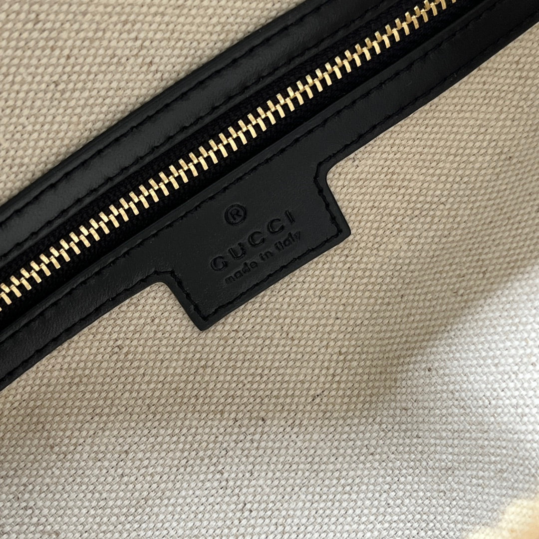 マトラッセ トップハンドルバッグ 31インチ ブラック エンボスカーフスキン ゴールド金具