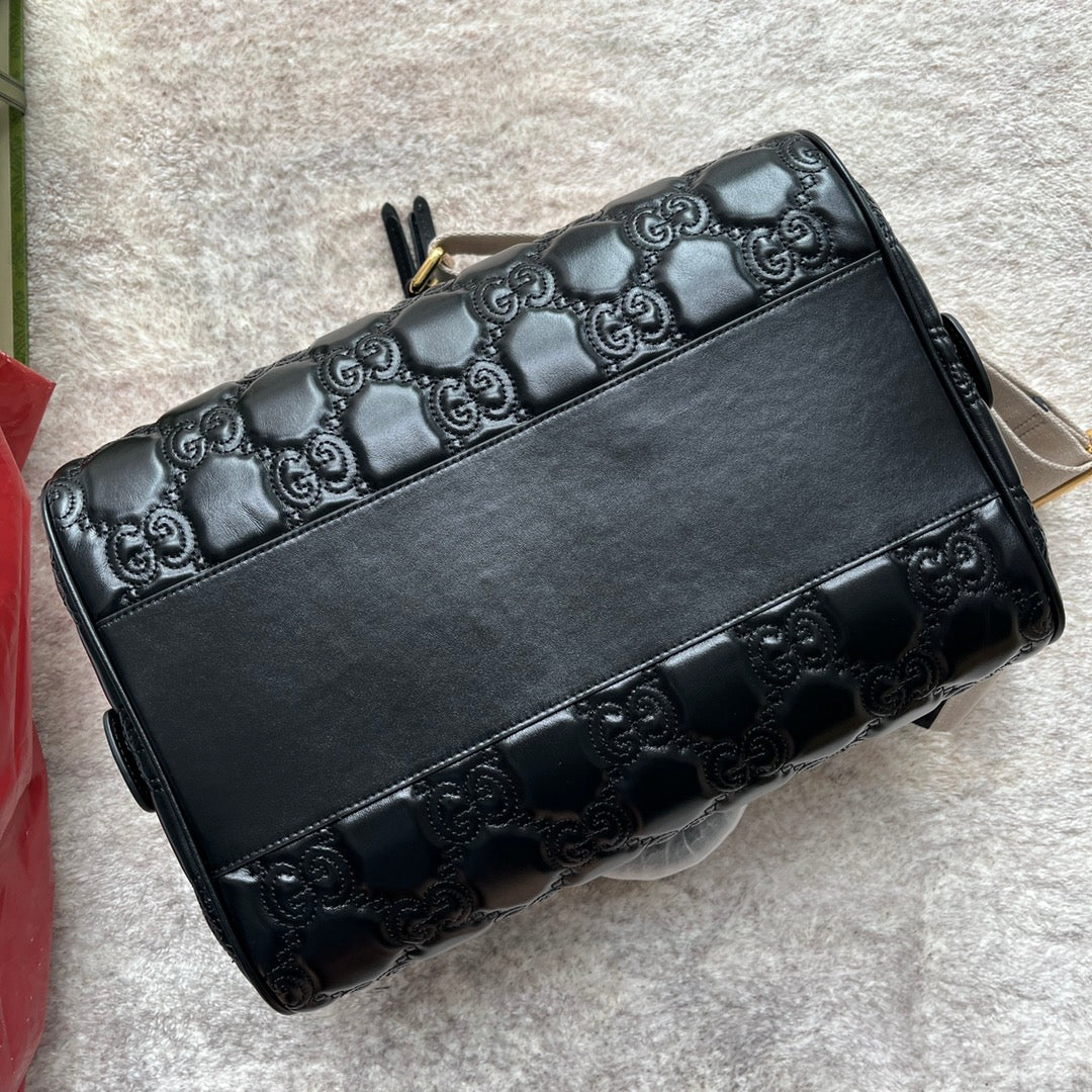 マトラッセ トップハンドルバッグ 31インチ ブラック エンボスカーフスキン ゴールド金具