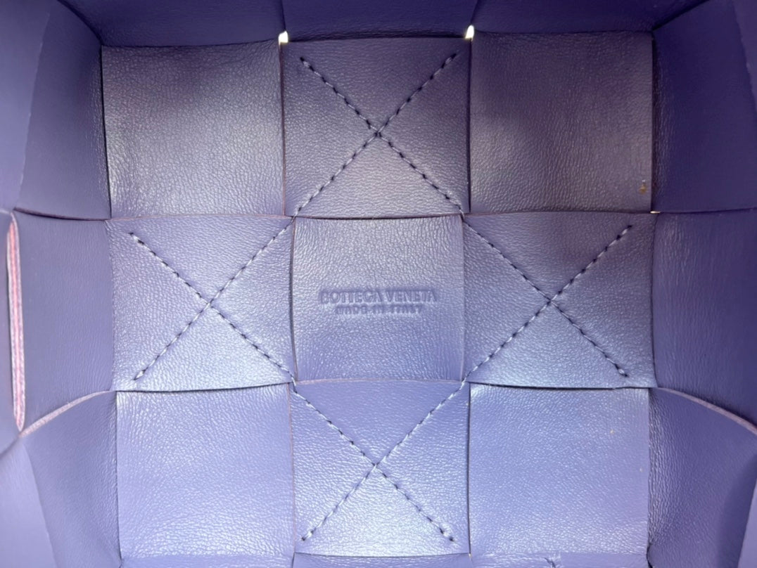 スモールカセットバケット 18インチ ウルトラバイオレットカーフスキン