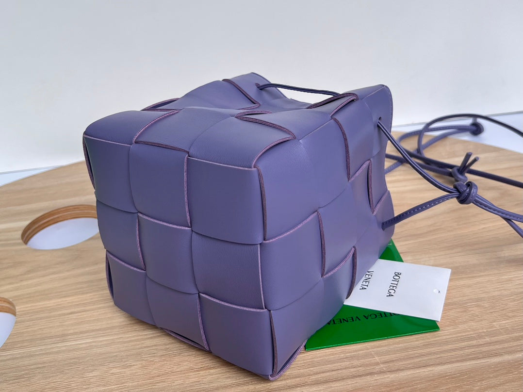 スモールカセットバケット 18インチ ウルトラバイオレットカーフスキン