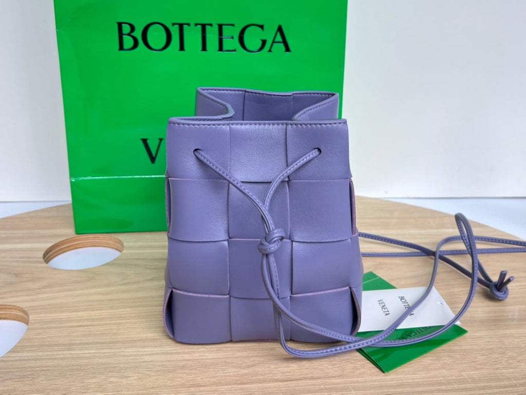 スモールカセットバケット 18インチ ウルトラバイオレットカーフスキン