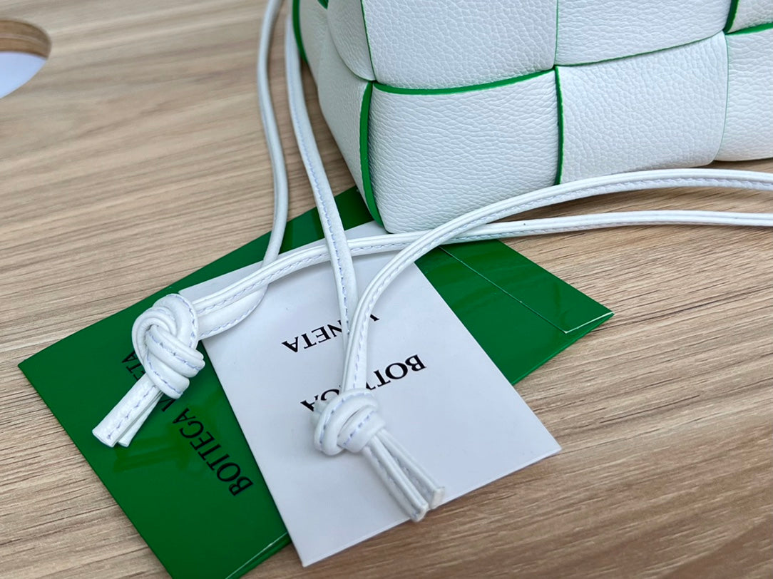 スモール カセット バケット 18 インチ ホワイト＆グリーン ライニング カーフスキン