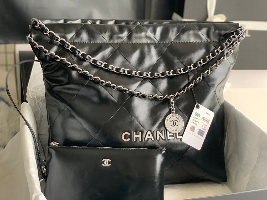 CCラージ42ハンドバッグ（ブラック、シャイニーカーフスキン、シルバー金具）