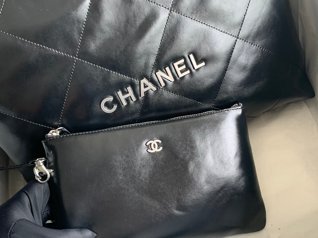 CCラージ42ハンドバッグ（ブラック、シャイニーカーフスキン、シルバー金具）