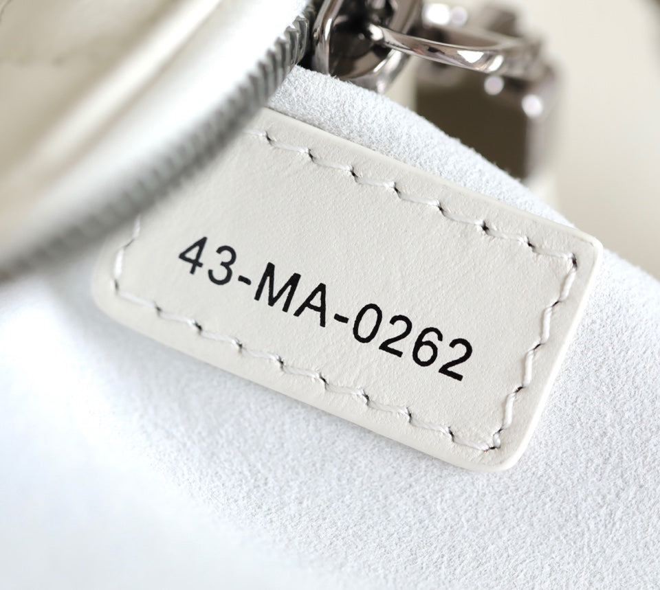 ミニ カロ バッグ 25 ホワイト ラムスキン