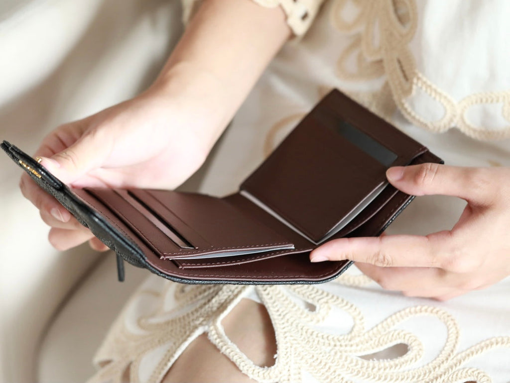 CCフラップカードホルダー 11.5 ブラック グレインカーフスキン ゴールドアイコン