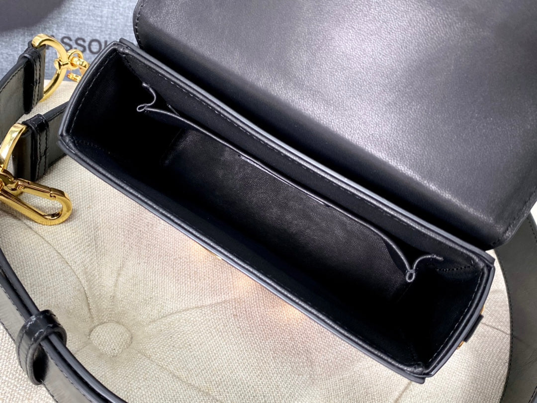 モンテーニュ 19 ハンドバッグ（ブラックカーフスキン）