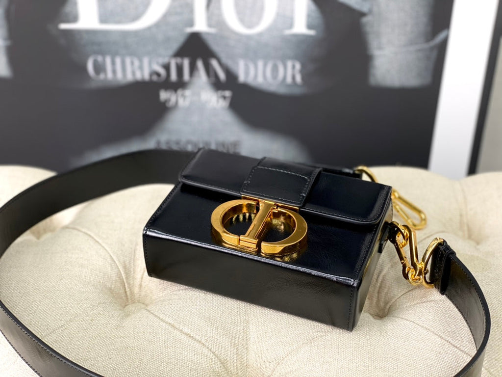 モンテーニュ 19 ハンドバッグ（ブラックカーフスキン）