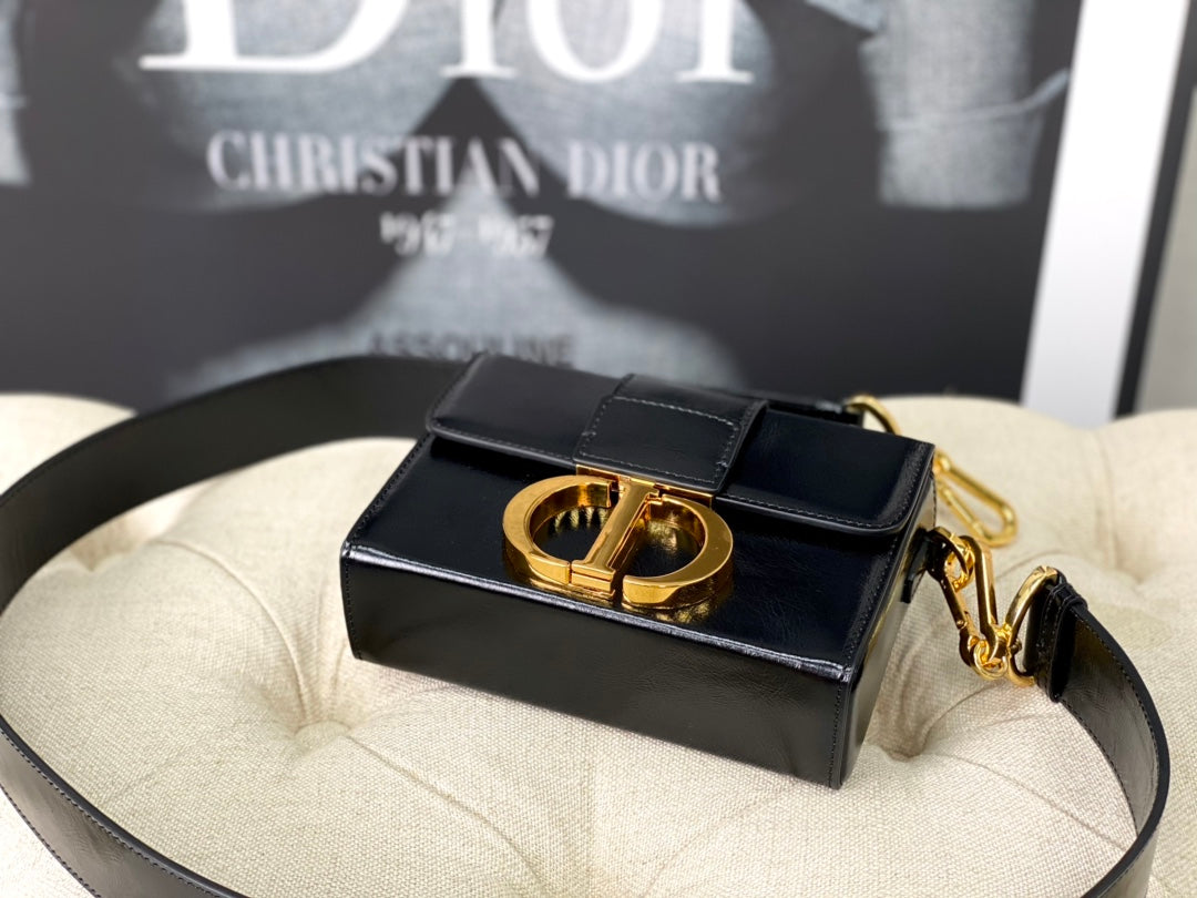 モンテーニュ 19 ハンドバッグ（ブラックカーフスキン）