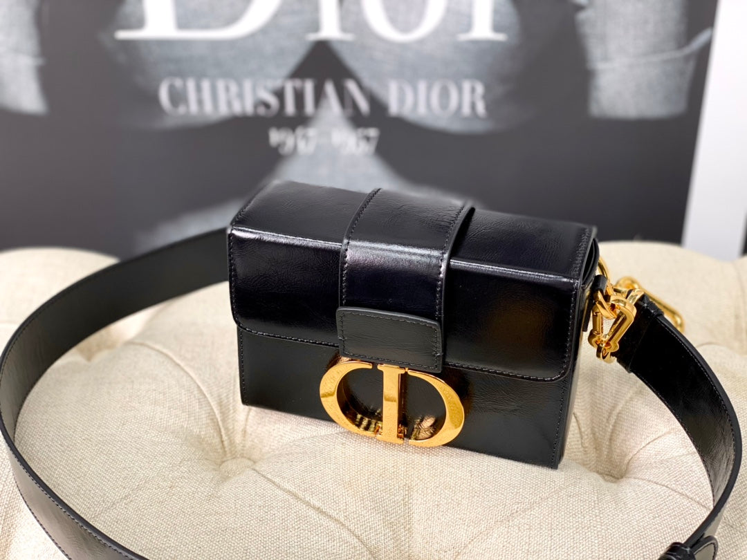 モンテーニュ 19 ハンドバッグ（ブラックカーフスキン）