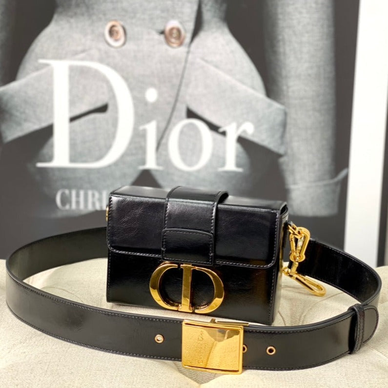 モンテーニュ 19 ハンドバッグ（ブラックカーフスキン）