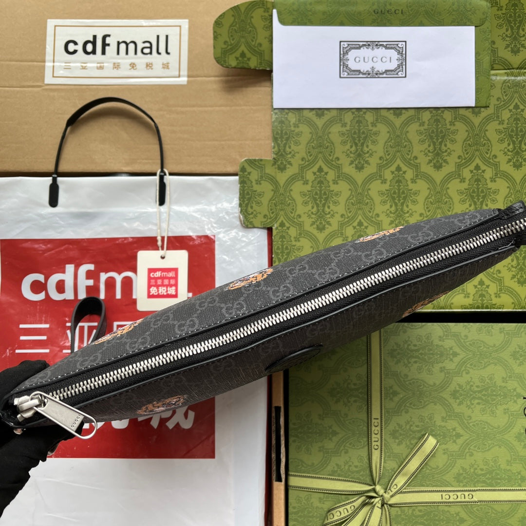 タイガープリント 30 ブラックモノグラムキャンバス クラッチバッグ