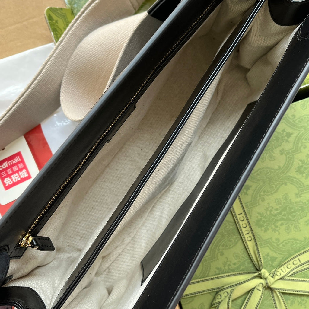 マトラッセ ショルダーバッグ 32インチ ブラック エンボスカーフスキン ゴールド金具