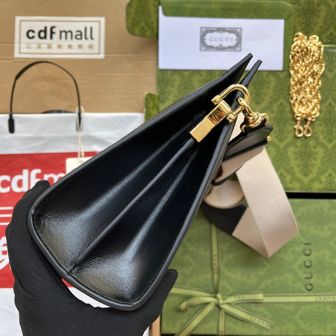 マトラッセ ショルダーバッグ 32インチ ブラック エンボスカーフスキン ゴールド金具