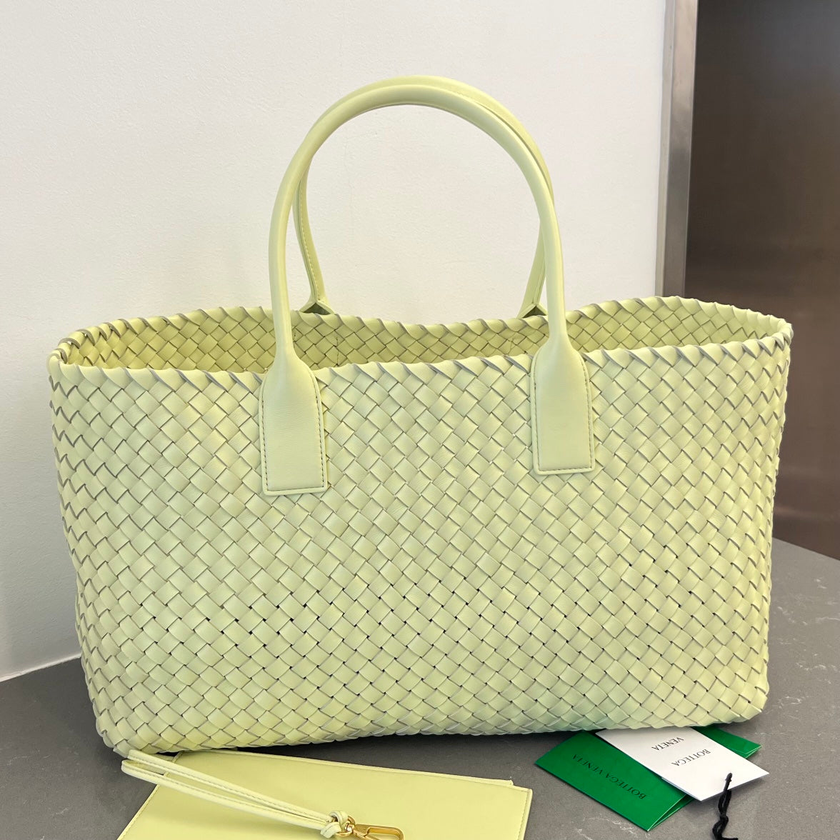 ラージ キャバット 51 パステルイエローのラムスキン