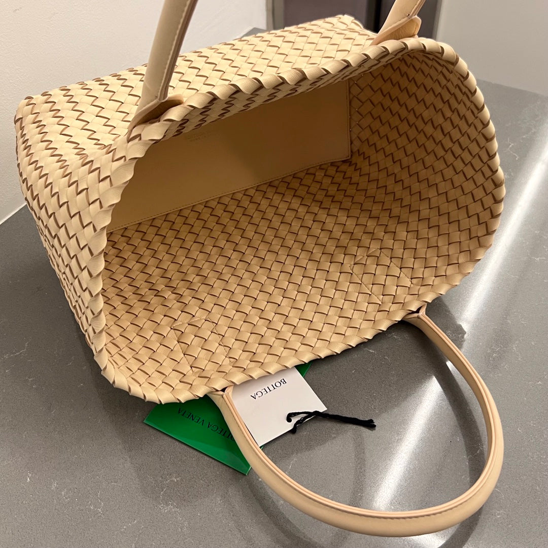 スモール カバット 32 インチ クリーム ラムスキン