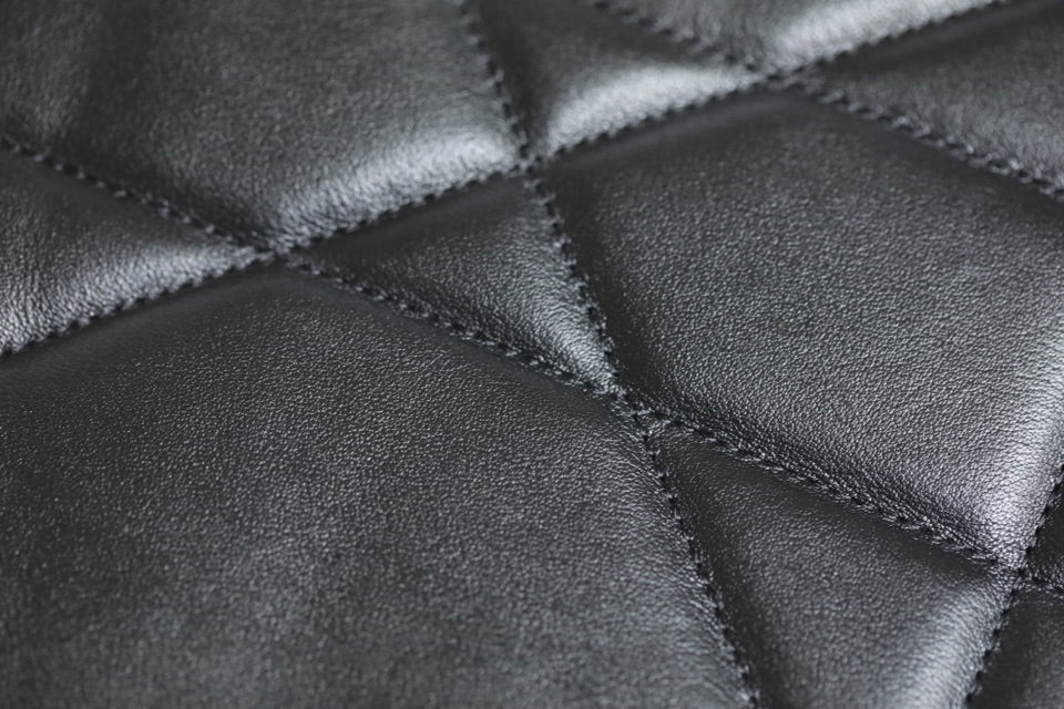 ミディアムトートブック26バッグ（ブラックカーフスキン）