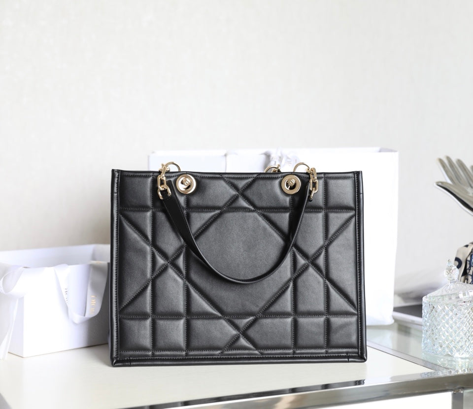 ミディアムトートブック26バッグ（ブラックカーフスキン）