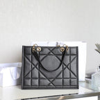 ミディアムトートブック26バッグ（ブラックカーフスキン）